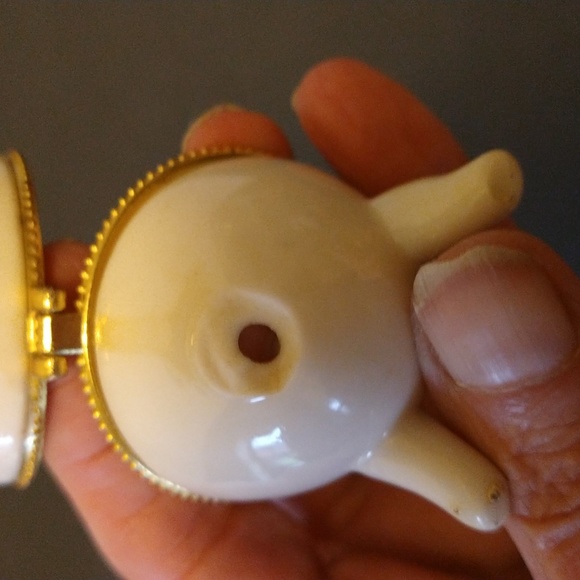 Ceramic egg-shaped trinket box floral hinged footed. - Picture 6 of 6